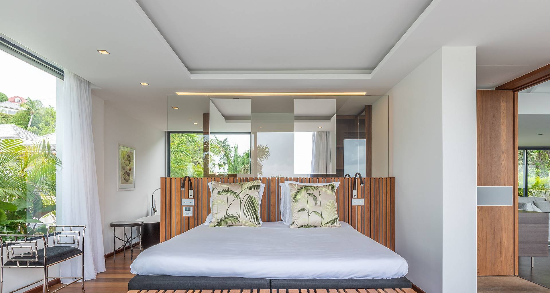 Villa Golden Palm Bedroom 1