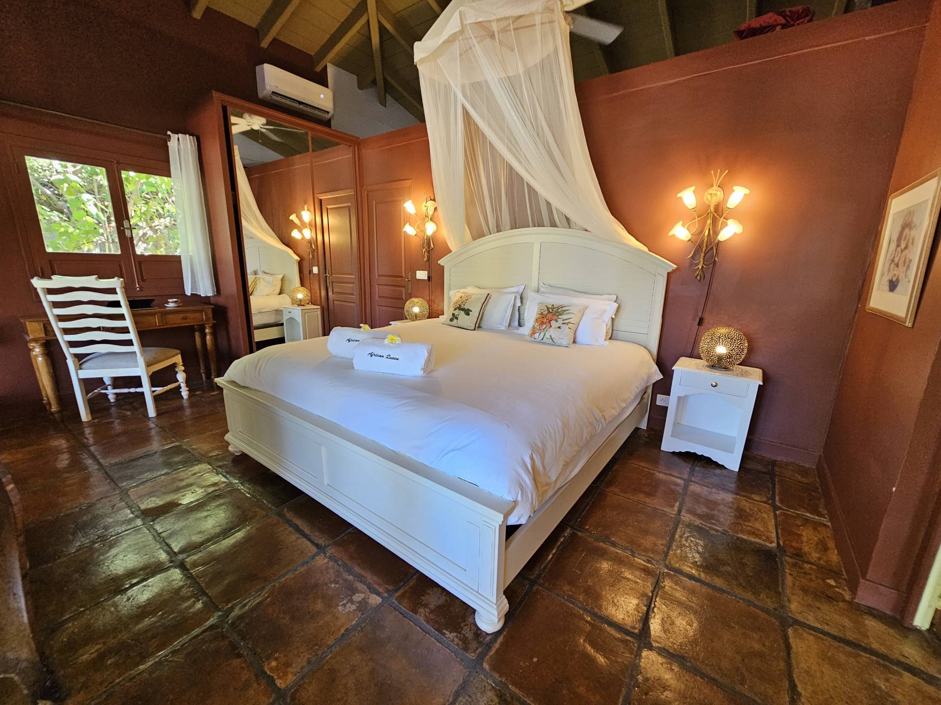 Villa African Queen Bedroom 3